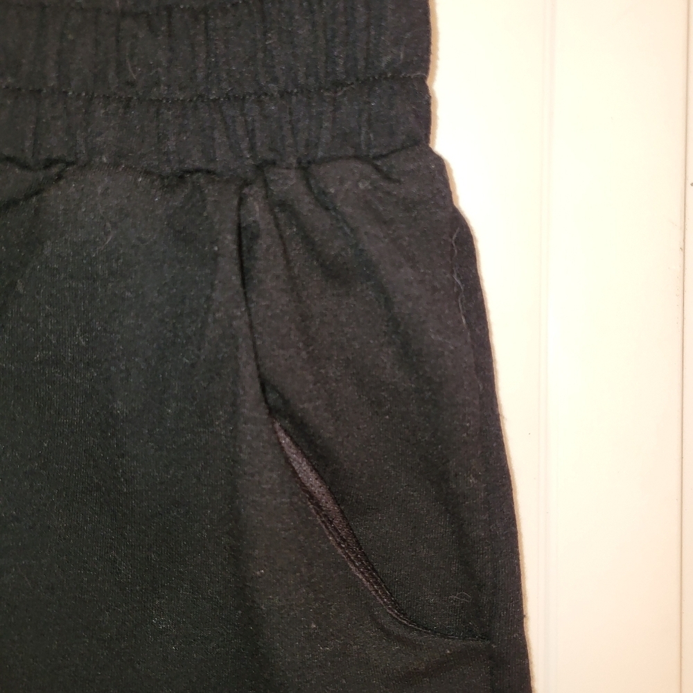 Black shorts - Picture 4 of 4